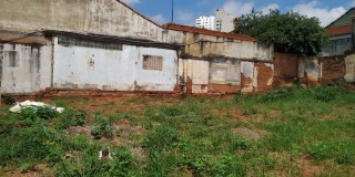 Terreno em bairro aberto.