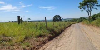 Vende-se 4.660 mts ( só terra ) bairro pinhal
