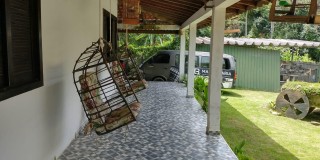 Vende  uma chácara em condomínio fechado