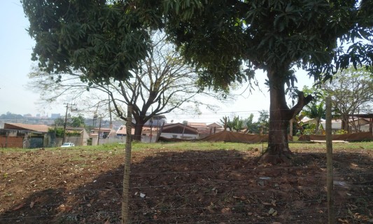 Terreno Em Bairro Aberto.