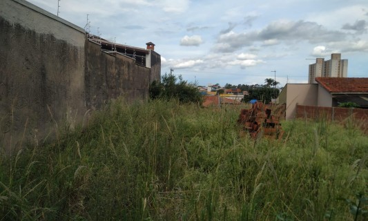 Terreno Em Bairro Aberto.