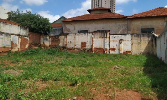 Terreno Em Bairro Aberto.