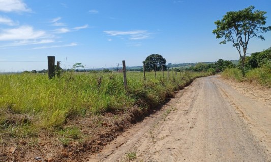 Vende-se 4.660 Mts ( Só Terra ) Bairro Pinhal