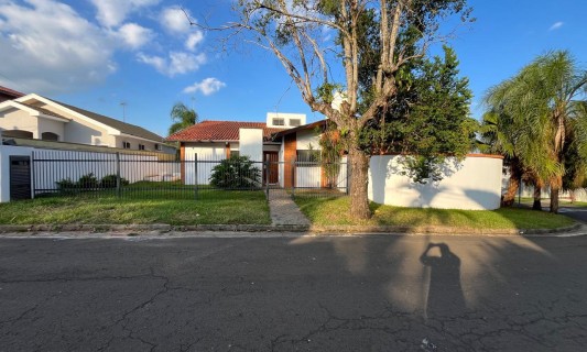 Casa Em Condomínio Fechado.