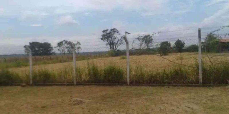 Vende terreno 1.807 mts² em condomínio fechado - Foto 0