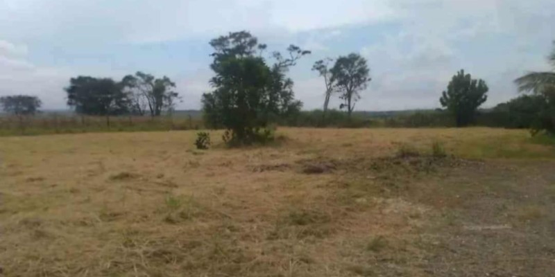 Vende terreno 1.807 mts² em condomínio fechado - Foto 1